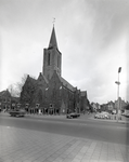 81613 Gezicht op de Jacobikerk (Jacobskerkhof) te Utrecht vanuit het zuidwesten; op de voorgrond de Jacobsstraat.